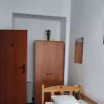 بيت شباب Cat