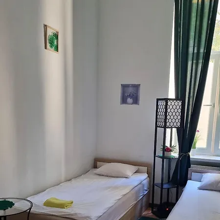 Cat Hostal *