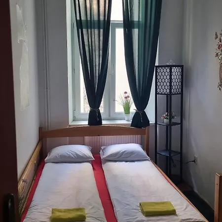 Hostal Cat *